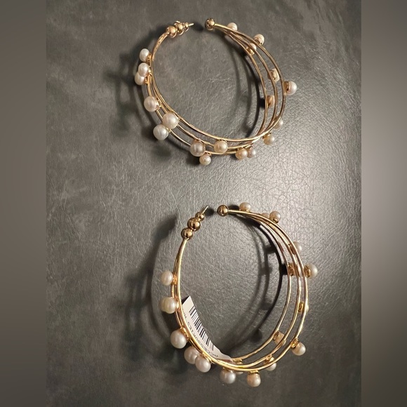 Cult Gaia Large Shanti Hoop earrings in Gold 400$ - Picture 6 of 8